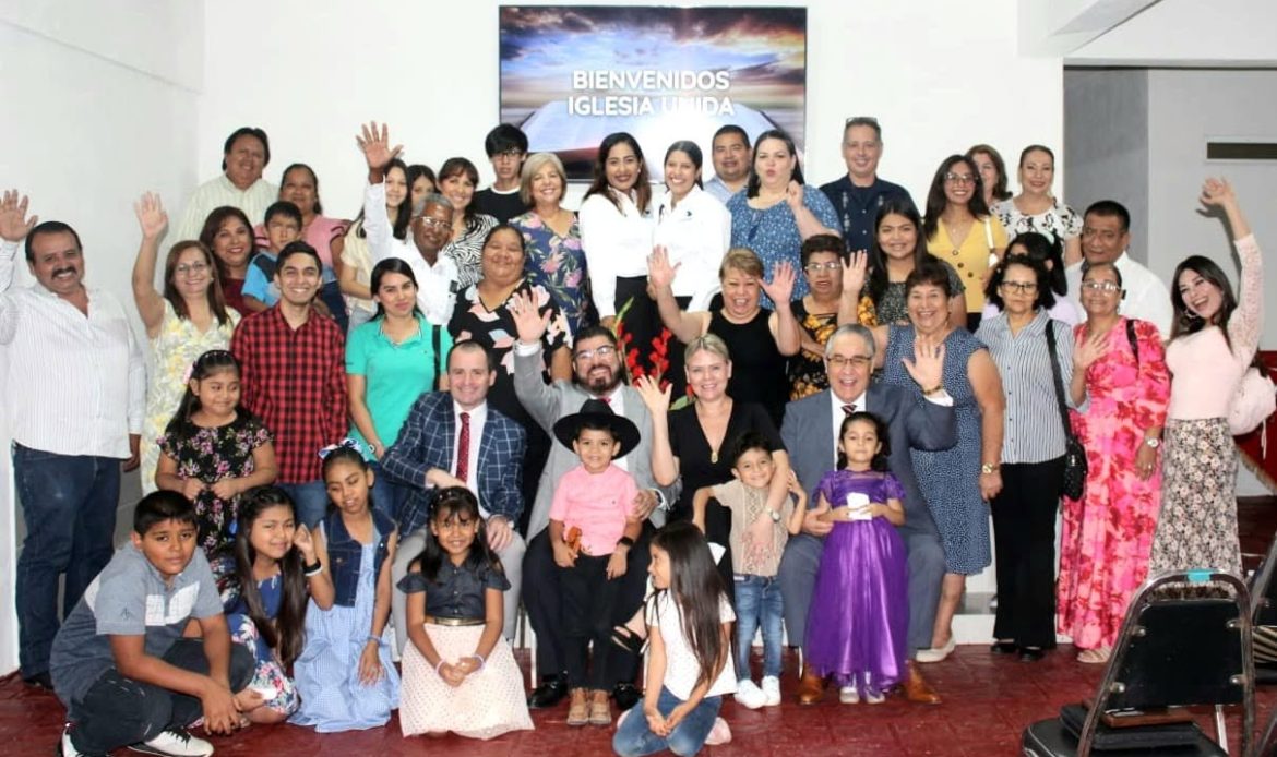 Congregación de Iglesia Unida México reunida en el templo de Ciudad Victoria
